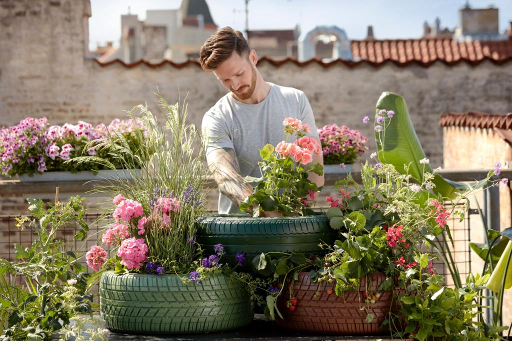 Why is gardening beneficial for our mental health?
